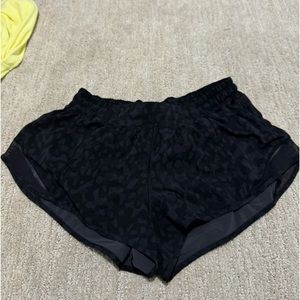 LULULEMON hotty hot 2.5 regular black patterned shorts. Size 8! Lightly Worn